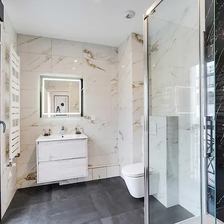 Apartman Sleek & Refined -